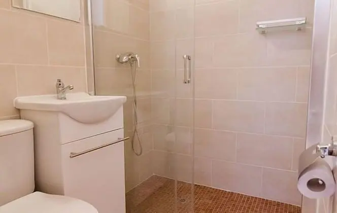 Ortak Ranzalı Oda, Karma Ranzalı Oda, Ortak Banyo (1 bed in room with 6 beds)