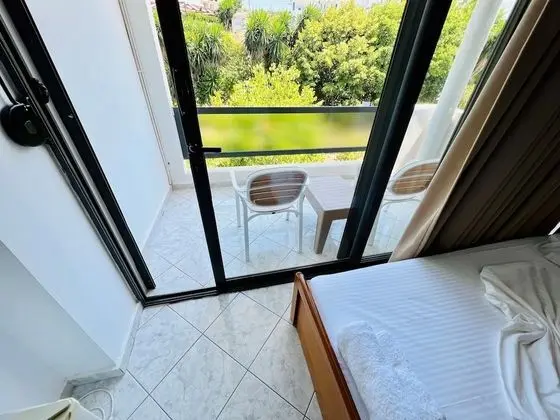Tek Büyük veya İki Ayrı Yataklı Oda, Bahçe Manzaralı