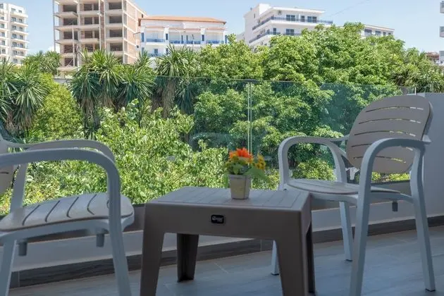 Tek Büyük veya İki Ayrı Yataklı Oda, Bahçe Manzaralı