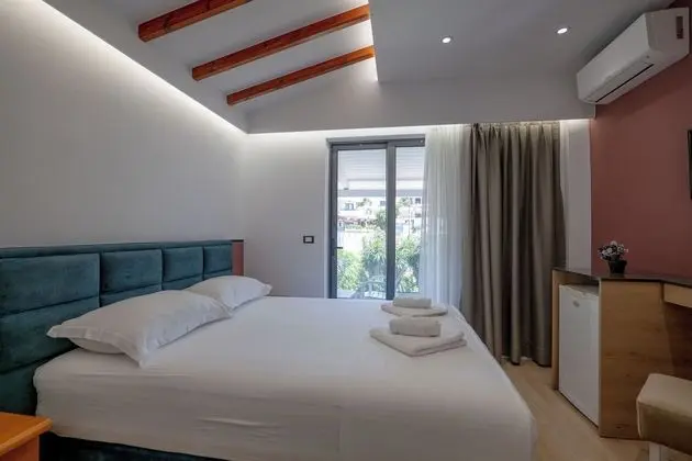 Tek Büyük Yataklı Oda, Dağ Manzaralı