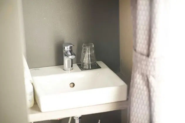 Tek Büyük Yataklı Oda, Ortak Banyo (1 Double Bed)