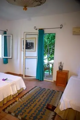 Triple, Bahçe Manzaralı
