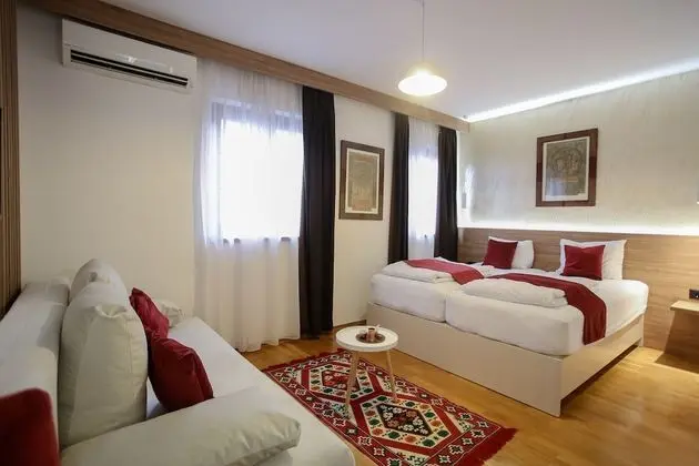 Üç Kişilik Oda