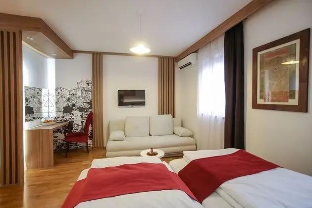 Üç Kişilik Oda