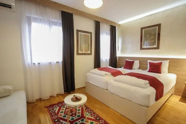 Üç Kişilik Oda