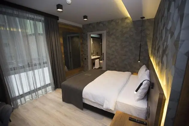 Tek Kişilik, Şehir Manzaralı