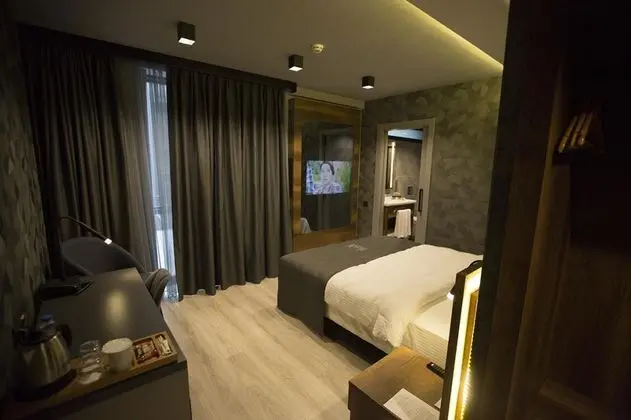 Tek Kişilik, Şehir Manzaralı