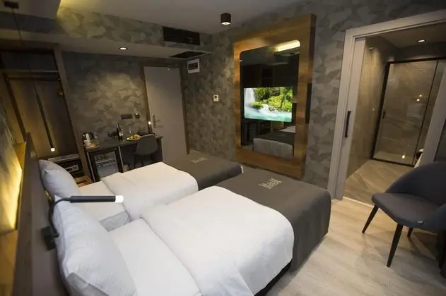 Tek Kişilik, Şehir Manzaralı