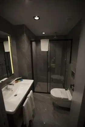 Tek Kişilik, Şehir Manzaralı