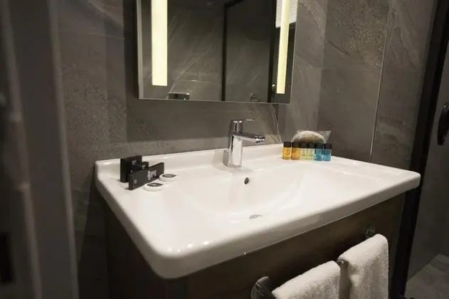 Tek Kişilik, Şehir Manzaralı