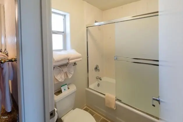 Oda, 2 Büyük (Queen) Boy Yatak, Sigara İçilmez (Pet Friendly)