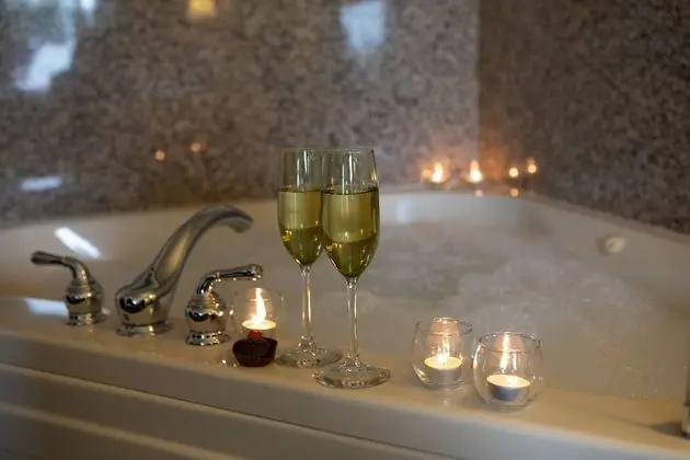 Romantic Süit, 1 En Büyük (King) Boy Yatak, Sıcak Su Küveti