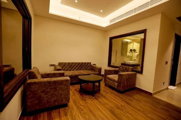 Classic Süit, 1 Yatak Odası, Balkon, Havuz Manzaralı