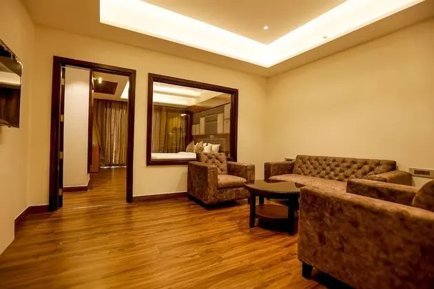 Classic Süit, 1 Yatak Odası, Balkon, Havuz Manzaralı