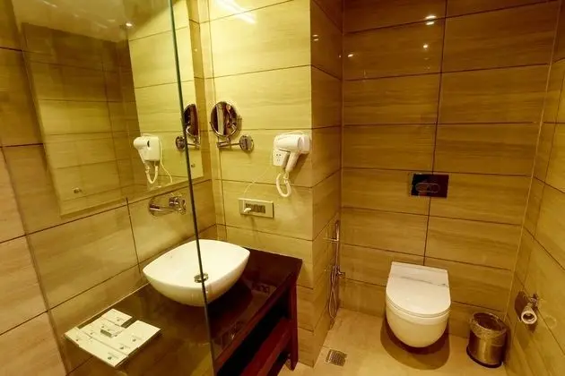 Deluxe Tek Büyük veya İki Ayrı Yataklı Oda, 1 En Büyük (King) Boy Yatak, Balkon, Havuz Manzaralı