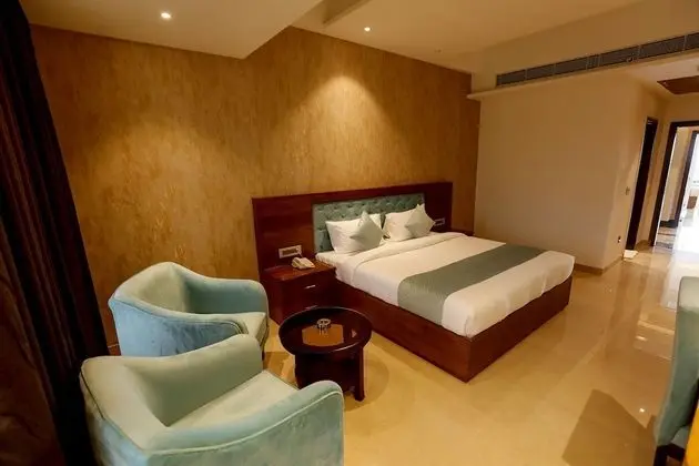 Deluxe Tek Büyük veya İki Ayrı Yataklı Oda, 1 En Büyük (King) Boy Yatak, Balkon, Havuz Manzaralı