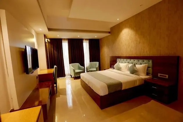 Deluxe Tek Büyük veya İki Ayrı Yataklı Oda, 1 En Büyük (King) Boy Yatak, Balkon, Havuz Manzaralı