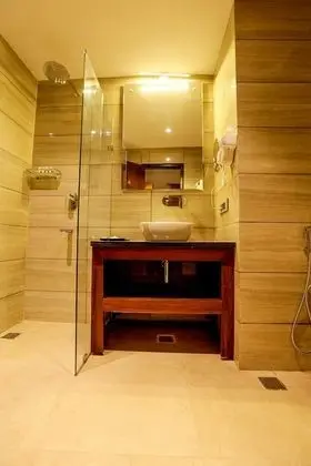 Deluxe Tek Büyük veya İki Ayrı Yataklı Oda, 1 En Büyük (King) Boy Yatak, Balkon, Havuz Manzaralı
