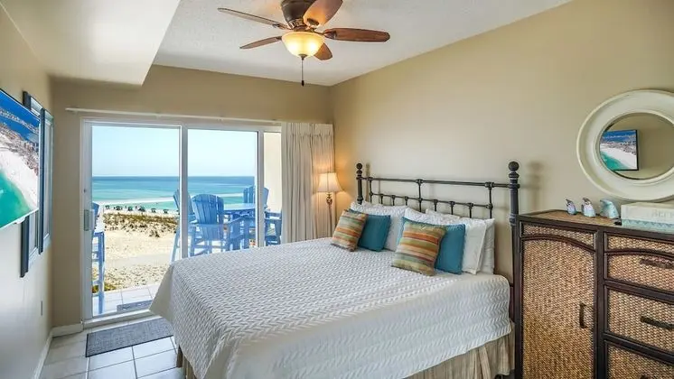 3 Bedrooms Gulf Front Condo, Beach Chairs Included