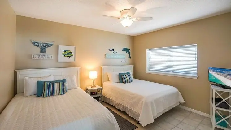 3 Bedrooms Gulf Front Condo, Beach Chairs Included