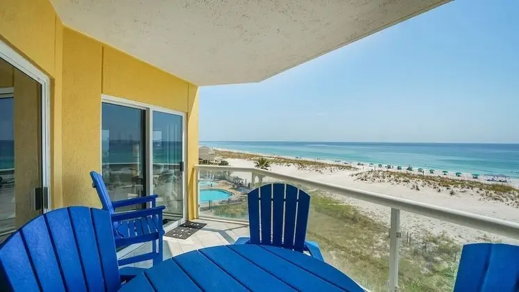 3 Bedrooms Gulf Front Condo, Beach Chairs Included