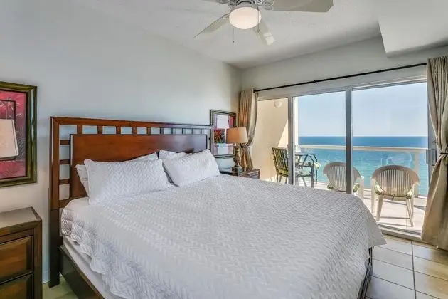 3 Bedrooms Gulf Front Condo, Beach Chairs Included