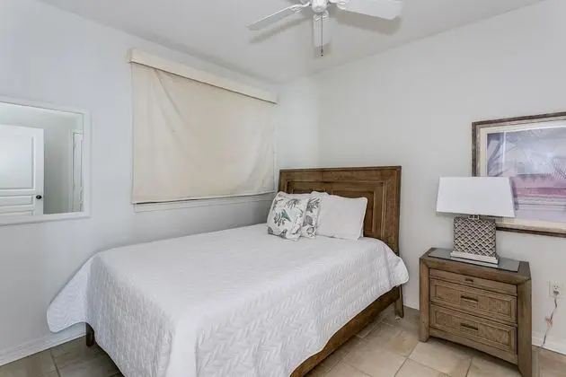 3 Bedrooms Gulf Front Condo, Beach Chairs Included