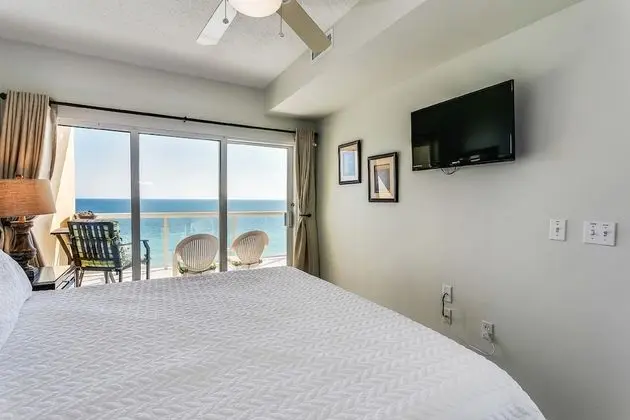 3 Bedrooms Gulf Front Condo, Beach Chairs Included