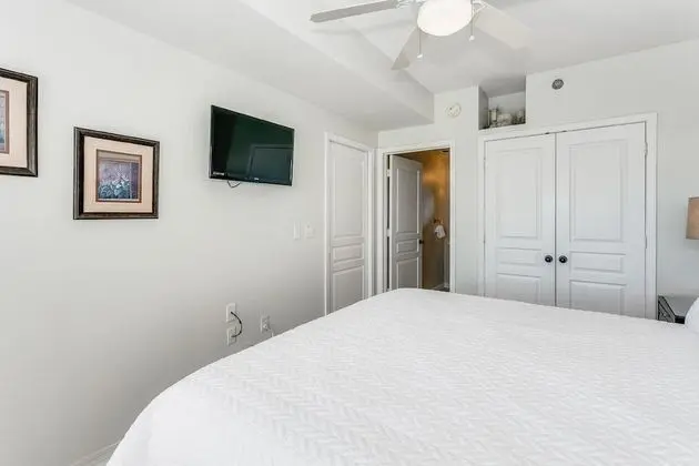 3 Bedrooms Gulf Front Condo, Beach Chairs Included