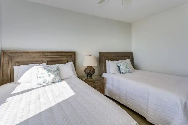 3 Bedrooms Gulf Front Condo, Beach Chairs Included