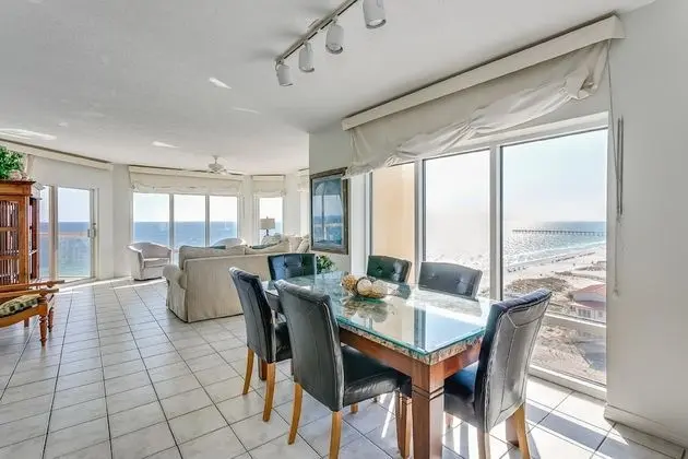 3 Bedrooms Gulf Front Condo, Beach Chairs Included