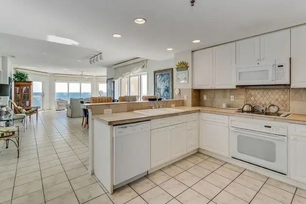 3 Bedrooms Gulf Front Condo, Beach Chairs Included