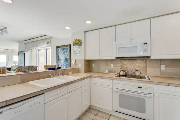 3 Bedrooms Gulf Front Condo, Beach Chairs Included