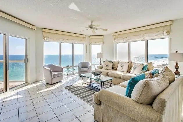 3 Bedrooms Gulf Front Condo, Beach Chairs Included