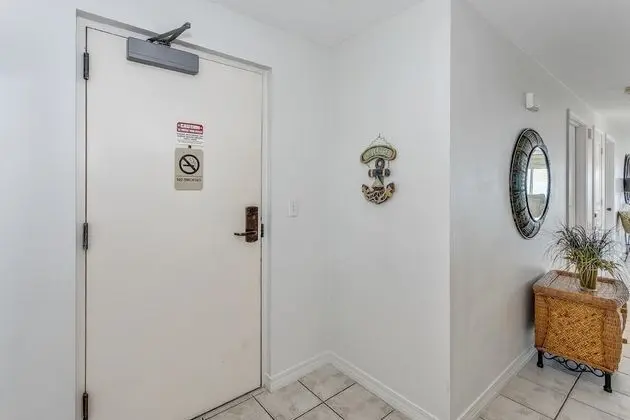 3 Bedrooms Gulf Front Condo, Beach Chairs Included
