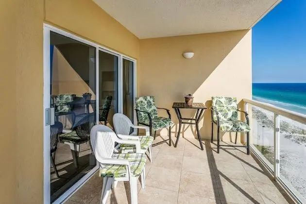 3 Bedrooms Gulf Front Condo, Beach Chairs Included