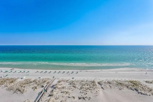 3 Bedrooms Gulf Front Condo, Beach Chairs Included