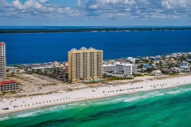 3 Bedrooms Gulf Front Condo, Beach Chairs Included