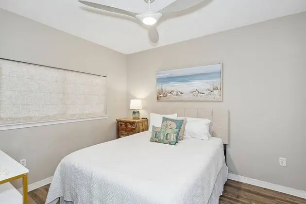 Two Bedroom Gulf Front Condo, Beach Chairs Included