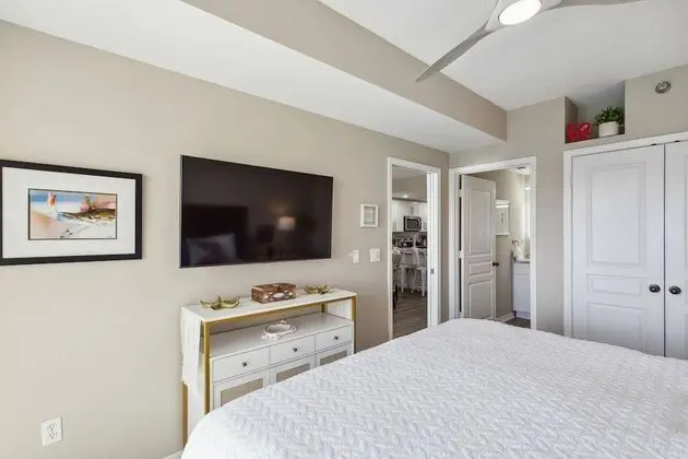 Two Bedroom Gulf Front Condo, Beach Chairs Included