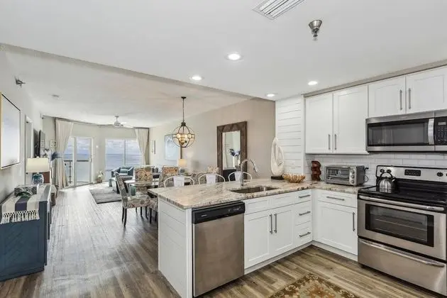 Two Bedroom Gulf Front Condo, Beach Chairs Included