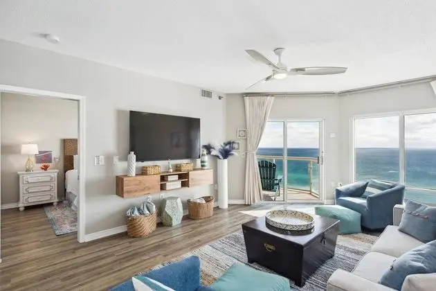Two Bedroom Gulf Front Condo, Beach Chairs Included
