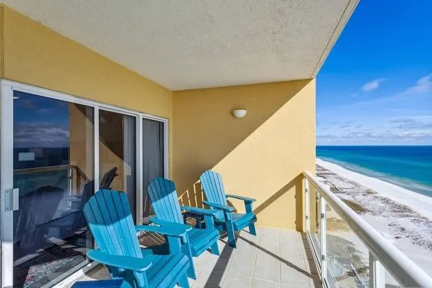 Two Bedroom Gulf Front Condo, Beach Chairs Included