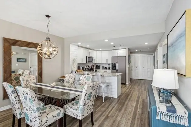 Two Bedroom Gulf Front Condo, Beach Chairs Included