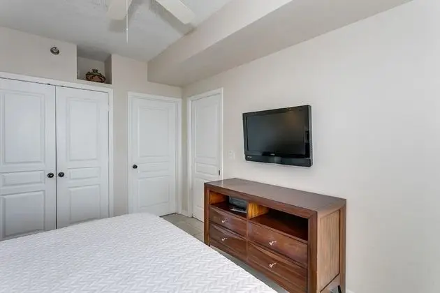Two Bedroom Gulf Front Condo, Beach Chairs Included