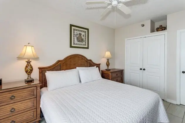 Two Bedroom Gulf Front Condo, Beach Chairs Included