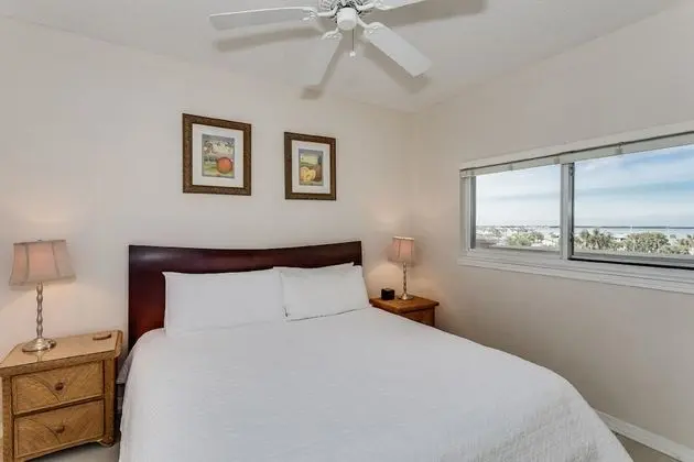 Two Bedroom Gulf Front Condo, Beach Chairs Included