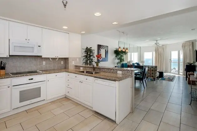 Two Bedroom Gulf Front Condo, Beach Chairs Included