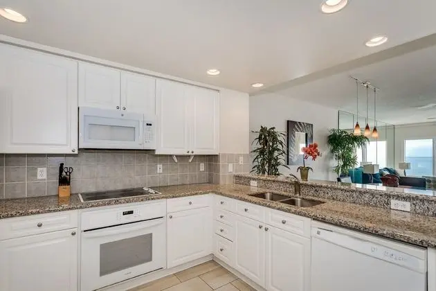Two Bedroom Gulf Front Condo, Beach Chairs Included