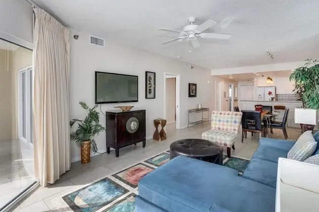 Two Bedroom Gulf Front Condo, Beach Chairs Included